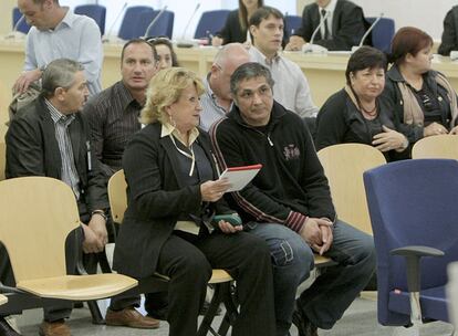 Zakhar Kalashov -en la imagen, junto a su intrprete-, durante la celebracin del juicio en la Audiencia Nacional, en noviembre de 2009.