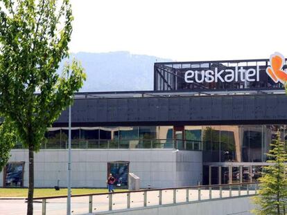 Euskaltel sale de la lista de la CNMC de operadores principales de telefonía y regresa Colt