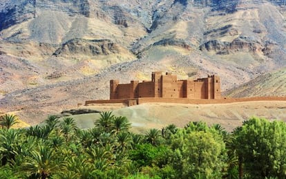 Vista de la &#039;kasbah&#039; de Timiderte, del siglo XVI, en el valle de Draa, en Marruecos. 