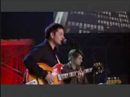 Jeff Tweedy al frente de su grupo Wilco