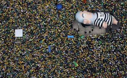 Manifestantes en la avenida Paulista de Sao Paulo el domingo pasado.