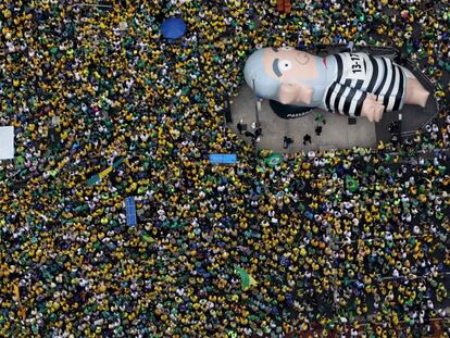 Manifestantes en la avenida Paulista de Sao Paulo el domingo pasado.