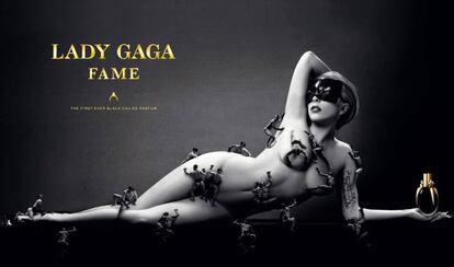 Hubo un tiempo en el que Lady Gaga era, como decirlo, un poco oscurilla. En aquella época en que se tapaba la cara y se vestía con carnes de reses, decidió sacar un perfume. Las malas lenguas dicen que pretendía incluir sangre y semen en su composición. Desconocemos si el resultado es olor a cerrado, pero fue todo un éxito de ventas. En concreto, seis millones de botellas sin despeinarse en 2012.