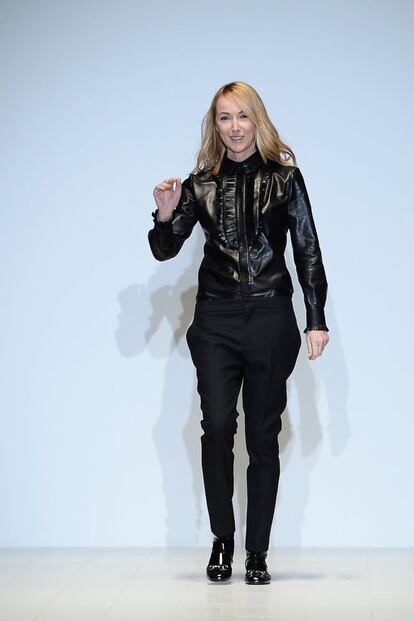 Frida Giannini, que este año celebra su duodécimo en Gucci (primero controlando los accesorios y, desde 2006, como directora creativa de la firma), ha querido en esta colección volver a repasar el patrimonio de la casa. "Sentía la necesidad de materializar la esencia de Gucci. Anhelaba la precisión, las líneas puras con materiales preciosos y una nueva paleta de colores. Esto es glamour en estado puro", explica.