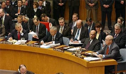 De izquierda a derecha, Jack Straw, Colin Powell, Mohamed el Baradei y Hans Blix, durante la sesión de ayer en el Consejo de Seguridad.