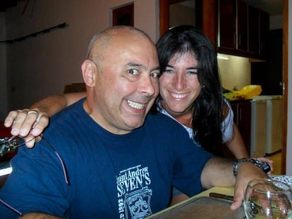 El electricista Claudio Conforti y su ex pareja Vanina Gimena Zocco en el departamento de Pinamar.