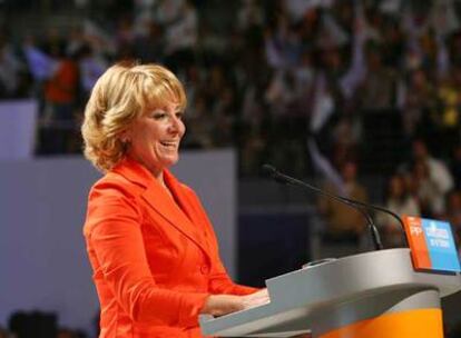 Esperanza Aguirre, durante un mitin del PP el pasado mes de abril.