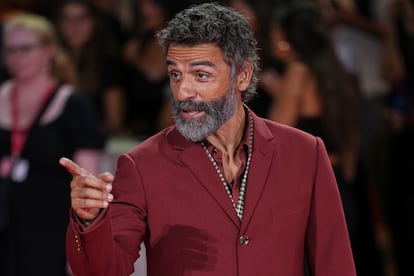 Oscar Isaac posa para los fotógrafos en la alfombra roja de la película ‘In The Hand of Dante’ durante la 82ª edición del Festival de Cine de Venecia, el miércoles 3 de septiembre de 2025.