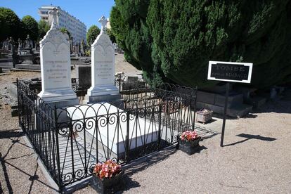 La tumba del poeta francés en el cementerio de Charleville-Mézières.
