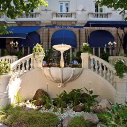 Entrada de la terraza del Ritz de Madrid