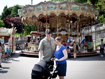 Philippe Jacqué y Nuala Morgan con su hijo Ciaran.