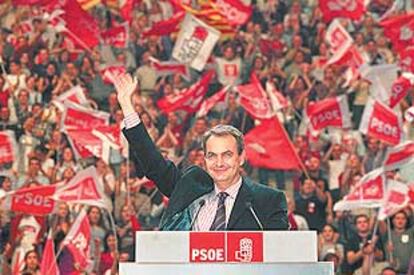 José Luis Rodríguez Zapatero, ayer, en la plaza de toros de Vistalegre, donde fue aclamado como candidato a la presidencia del Gobierno.