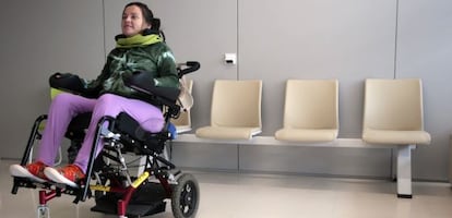 María Laura Cisneros en una sala de espera del Hospital de Toledo.