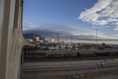 Freight trains at the border crossing of El Paso, in Texas.