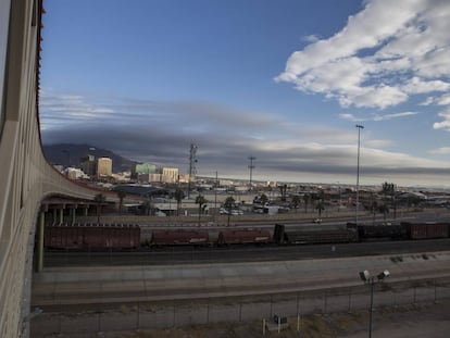 Freight trains at the border crossing of El Paso, in Texas.