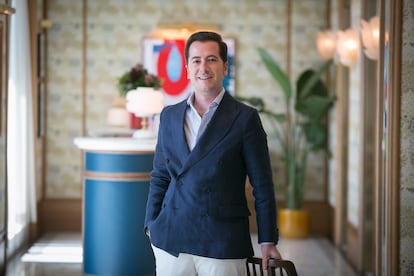 Alberto de Luna, crítico gastronómico, en el interior del restaurante Dani, en el hotel Four Seasons.