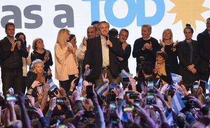 Alberto Fernández, no centro, durante a comemoração de sua vitória nas eleições primárias argentinas.
