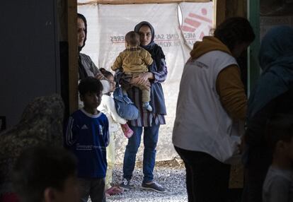 Médicos sin Fronteras tiene instalado, fuera del recinto del campo de refugiados, un pequeño campamento médico pediátrico donde asisten a los niños que lo necesitan. Los voluntarios que trabajan allí se quejan de que, en ocasiones, resulta difícil curar algunas enfermedades de los niños cuando tienen que volver a las malas condiciones del campo.