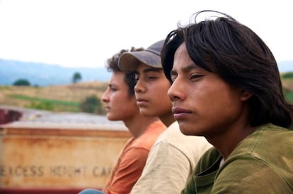 Left to right: Brandon L&oacute;pez, Karen Mart&iacute;nez and Rodolfo Dom&iacute;nguez in La jaula de oro. 