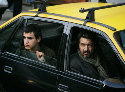 Abel Ayala (a la izquierda) y Ricardo Darín, en <i>El baile de la victoria. </i>