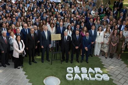 El Rey de España, Felipe VI, y Ministro de Universidades, Joan Subirats este miércoles durante la celebración del 75º Aniversario del Colegio César Carlos de Madrid.