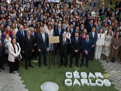 El Rey de España, Felipe VI, y Ministro de Universidades, Joan Subirats este miércoles durante la celebración del 75º Aniversario del Colegio César Carlos de Madrid.