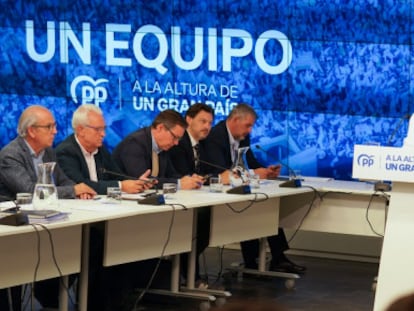 La secretaria general del PP, Cuca Gamarra, durante la reunión de Génova ante los secretarios autonómicos.