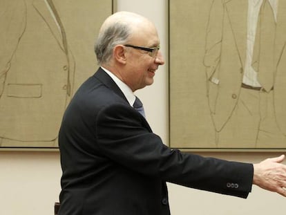 El ministro de Hacienda, Cristóbal Montoro, comparece en la Comisión Presupuestos en el Congreso de los Diputados.