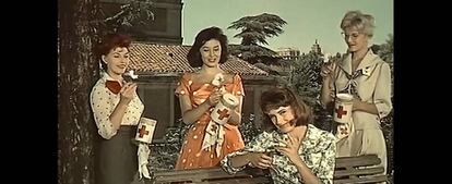 Fotograma de la película Las chicas de la Cruz Roja (1958).