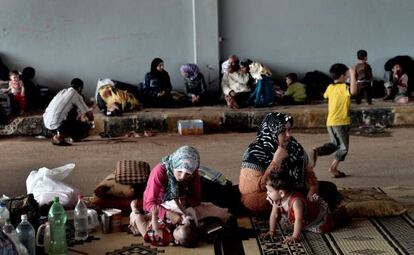 Refugiados sirios en la frontera siria con Turquía este sábado.