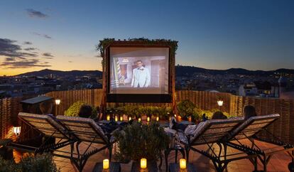 Cinema a la terrassa del Palace.