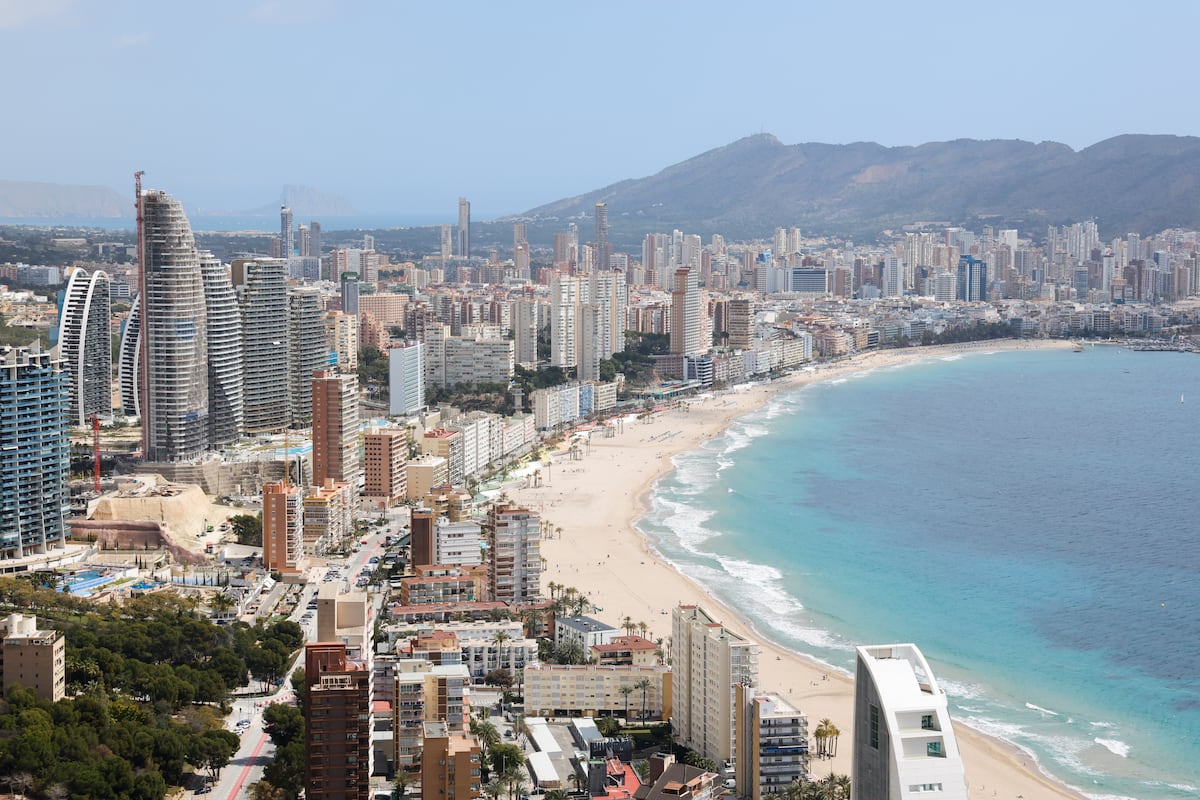 Heridas siete personas al derrumbarse parte del techo de un hotel en Benidorm