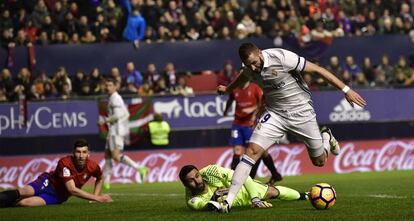 Benzema falla ante Sirigu