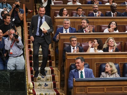 El diputado del PSOE Óscar Puente se dirige a su intervención durante la primera sesión del debate de investidura de Alberto Núñez Feijóo, el 26 de septiembre de 2023, en el Congreso.