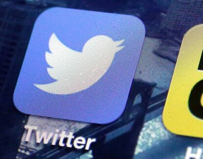 La aplicación Twitter, abierta en la pantalla de un móvil.
