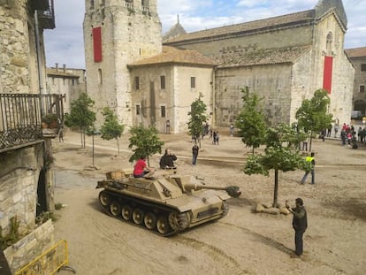 Un tanc de la sèrie 'Westworld' al centre de Besalú.