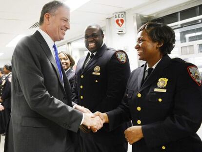 El alcalde Bill Blasio, durante su visita reciente a la prisi&oacute;n de Rikers Island.