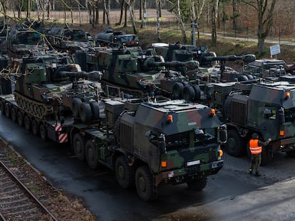 Vehículos del ejército de EE UU durante unas maniobras militares en Baja Sajonia (Alemania), en febrero de 2020.