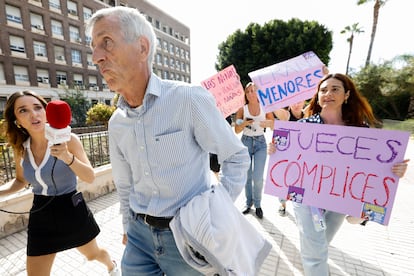 El empresario condenado por el caso de prostitución de menores, Juan Peque Álvarez, a su llegada a declarar en la Audiencia Provincial de Murcia, el 8 de octubre pasado.