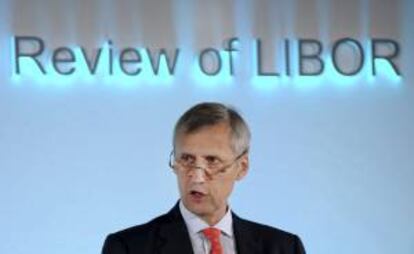 El director de la Autoridad de Servicios Financieros del Reino Unido (FSA, siglas en inglés del regulador), Martin Wheatley, divulga sus recomendaciones, a petición del Gobierno, sobre el cálculo del Libor, tras el escándalo del pasado junio de 2012 cuando el banco Barclays fue multado por manipular esta tasa. EFE/Archivo
