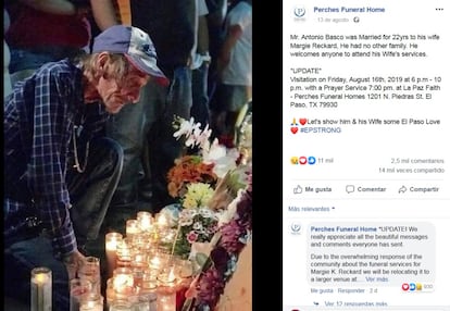 El la imagen, el anuncio que publicó la funeraria en Facebook. "El señor Antonio Basco estuvo casado 22 años con su mujer, Margie Reckard. No tiene más familia que ella. Da la bienvenida a quienquiera que asista al funeral de su esposa", reza el anuncio, compartido 14.000 veces. Más abajo, dan los detalles del lugar de celebración, uno nuevo tras tener que cambiar el previsto al principio ante la masiva respuesta a la convocatoria.