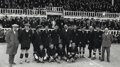 Jack Greenwell, el primer començant per l'esquerra, en un partit amb el primer equip blaugrana.