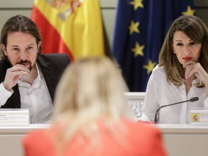 Iglesias y Díaz asisten a una reunión con representantes sindicales agrarios en el Ministerio de Trabajo en Madrid, este viernes.