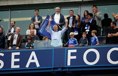 El empresario, dueño del club de fútbol Chelsea, también tiene participaciones en la acerera británica Evraz. En la foto, Abramovich celebra el triunfo del Chelsea en la Premier League del año 2015.