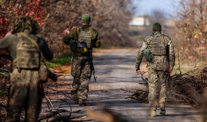 Soldados ucranios al norte de la región de Jersón.