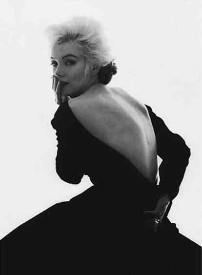 De negro. Así vio el mundo entero a Marilyn Monroe en la revista 'Vogue' que, casualidades del destino, se publicó el día después de la muerte de la actriz. La revista nunca se atrevió a publicar sus fotos con la cicatriz, y Stern tuvo que repetir la sesión.