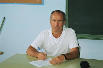 El profesor Antonio Castellano, en una de las aulas del instituto La Minilla de Las Palmas de Gran Canaria.