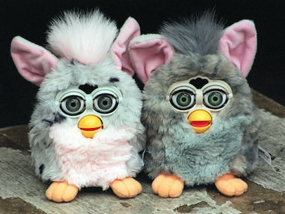 El Furby era lo más parecido que podía encontrarse a uno de aquellos robots de las películas de ciencia ficción, pero además lo podías abrazar, era adorable y divertido.