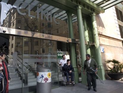 Puerta principal del Hospital Clínic de Barcelona.