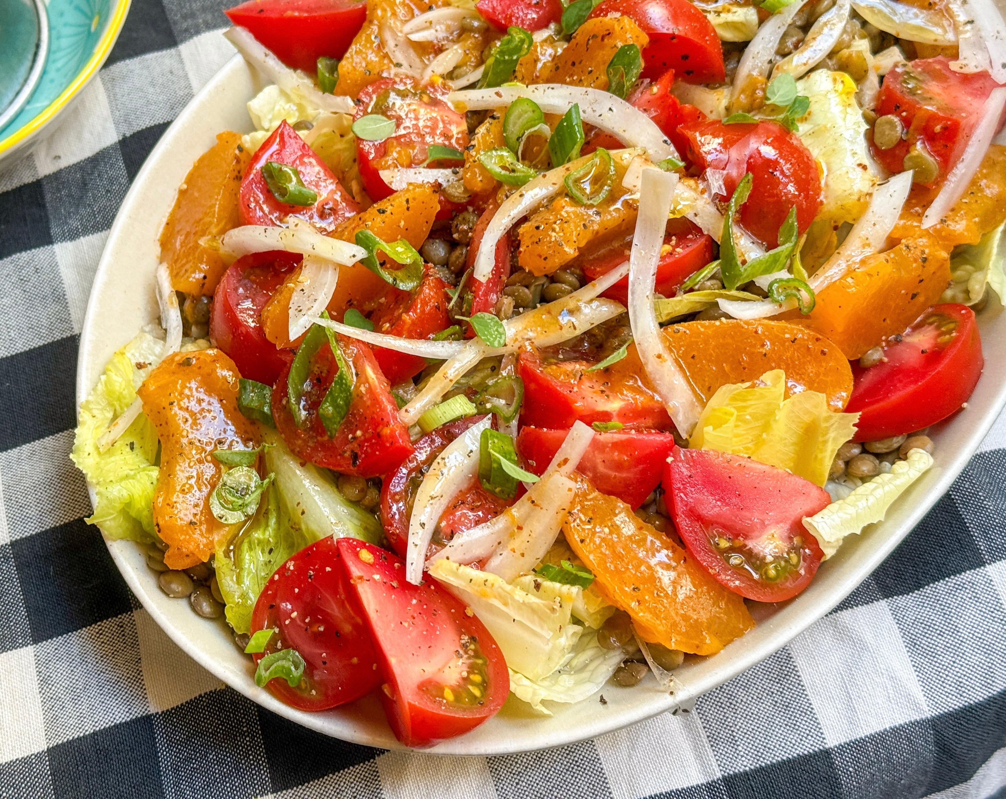 Ensalada de tomate y albaricoques a la plancha, la receta con truco para un aliño delicioso